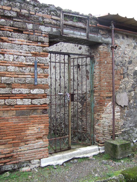 IX.9.c Pompeii. March 2009. North wall of latrine.  