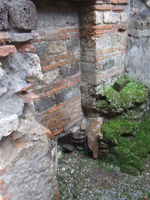 IX.9.c Pompeii.  March 2009.  Cubiculum.  West wall.