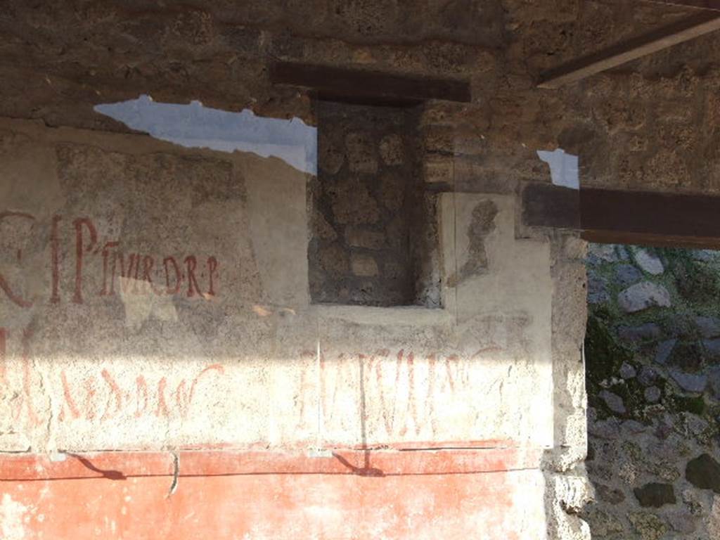 IX.11.3 and IX.11.4 Pompeii. Graffiti between entrances 3 and 4, but to the west of IX.11.4. Fuscum  aed(ilem)  o(ro)  v(os)  f(aciatis)       [CIL IV 7876]
