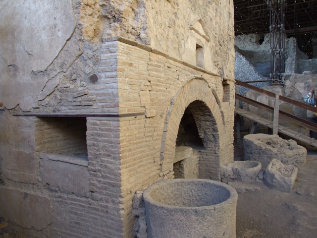 IX.12.6 Pompeii.  March 2009.  Room 8, north wall.