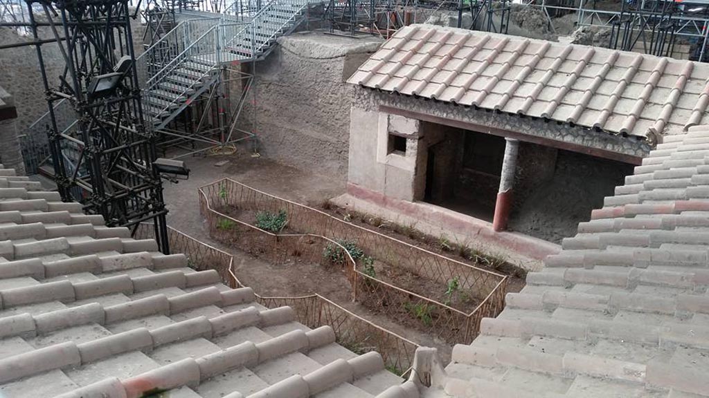 IX.12.9 Pompeii. 2016/2017. Looking south-west from above peristyle area 5. Photo courtesy of Giuseppe Ciaramella.