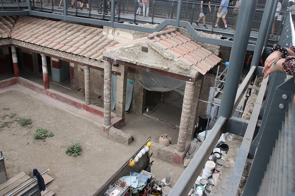 IX.12.9 Pompeii. October 2024. Peristyle/garden area 5, looking towards east portico. Photo courtesy of Klaus Heese.