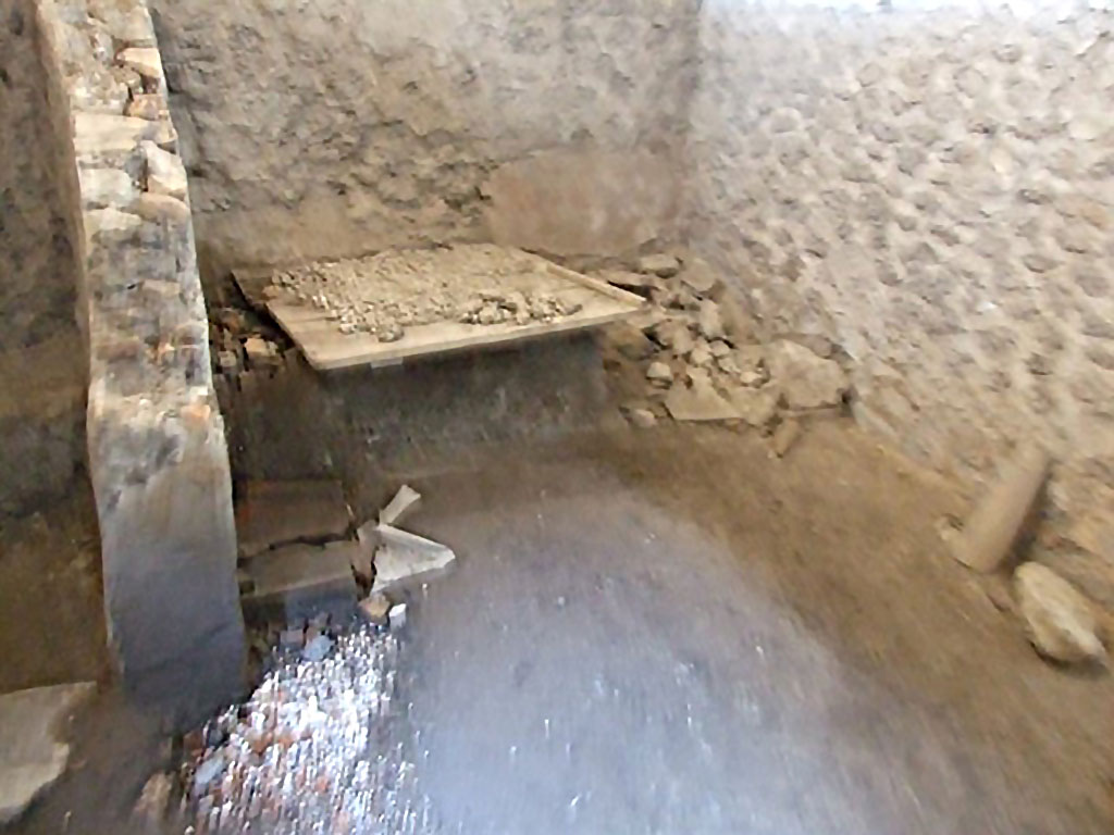 IX.12.9 Pompeii. March 2009. Room 15, kitchen.