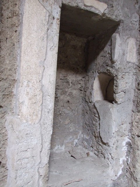 IX.13.1-3 Pompeii. March 2009. Room 8, stairs to upper floor.