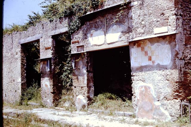 IX.13.6 Pompeii.  Plaster with chessboard pattern to east of entrance.
Photographed 1970-79 by Günther Einhorn, picture courtesy of his son Ralf Einhorn
