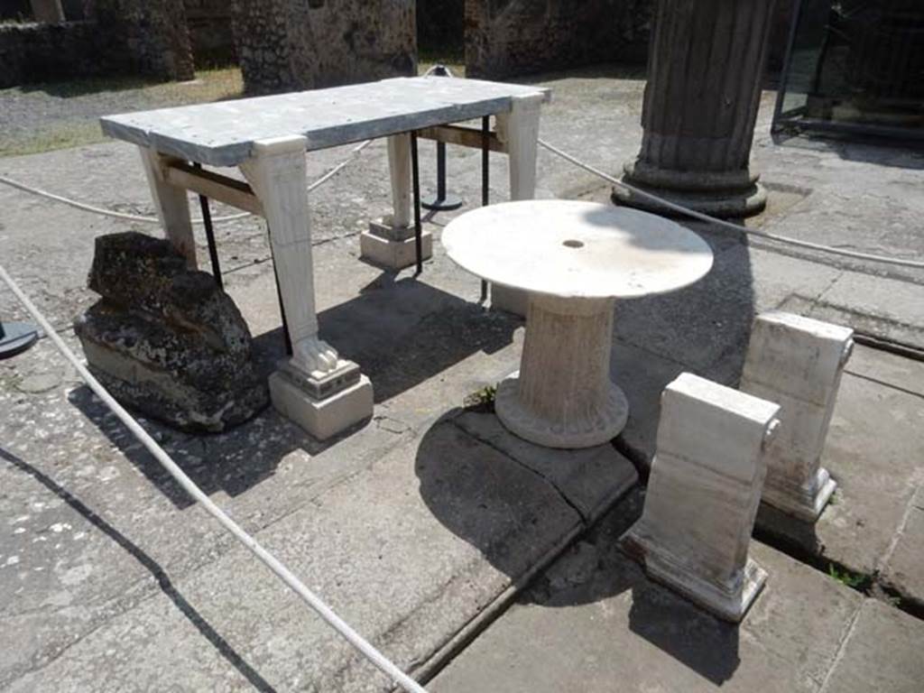 IX.14.4 Pompeii. May2017. Items on south side of impluvium. Photo courtesy of Buzz Ferebee.