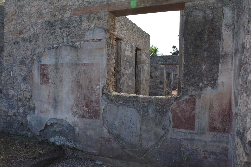 IX.14.4 Pompeii. May 2017.  Room 30, west wall of cubiculum with bed recess. Photo courtesy of Buzz Ferebee.
