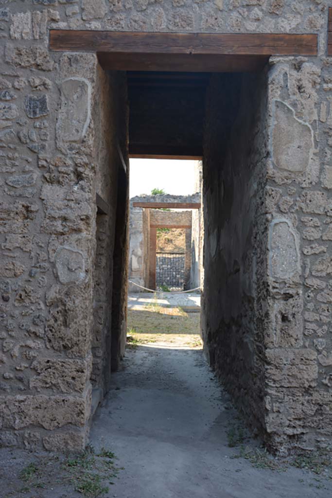 IX.14.4 Pompeii. July 2017. 
Corridor 44, looking north towards secondary atrium 27, and through to entrance doorway at IX.14.2.
Foto Annette Haug, ERC Grant 681269 DÉCOR.
