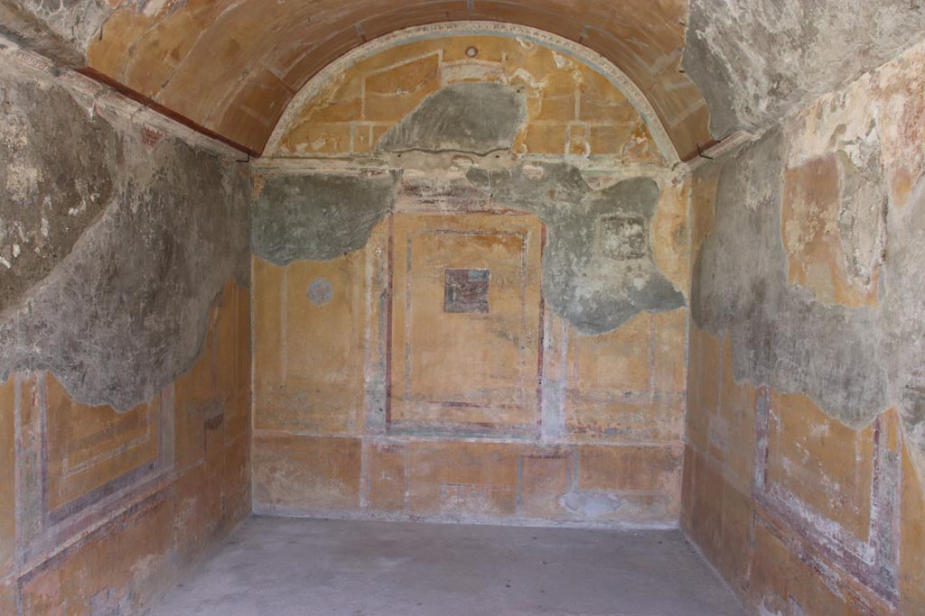 Villa of Diomedes, Pompeii. May 2024. Looking towards east wall of triclinium. Photo courtesy of Klaus Heese.
(Villa Diomedes Project – area 54).
(Fontaine, room 5,7).
