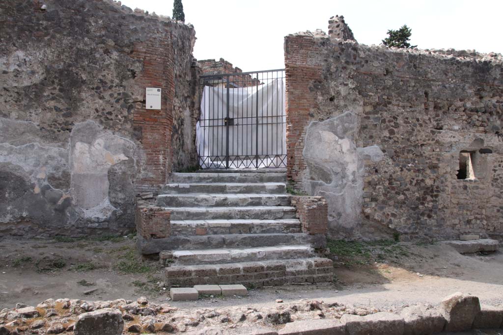 HGW24 Pompeii. September 2007. Entrance. Photo courtesy of Rick Bauer.