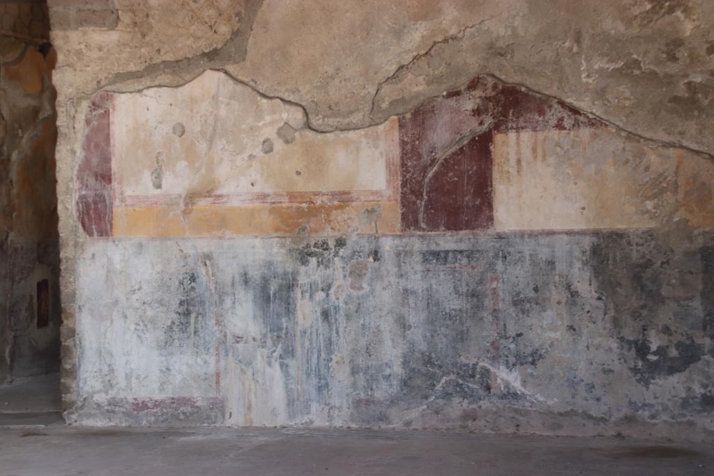 Villa San Marco, Stabiae, October 2022. Room 21, detail of painted decoration on south wall. Photo courtesy of Klaus Heese.