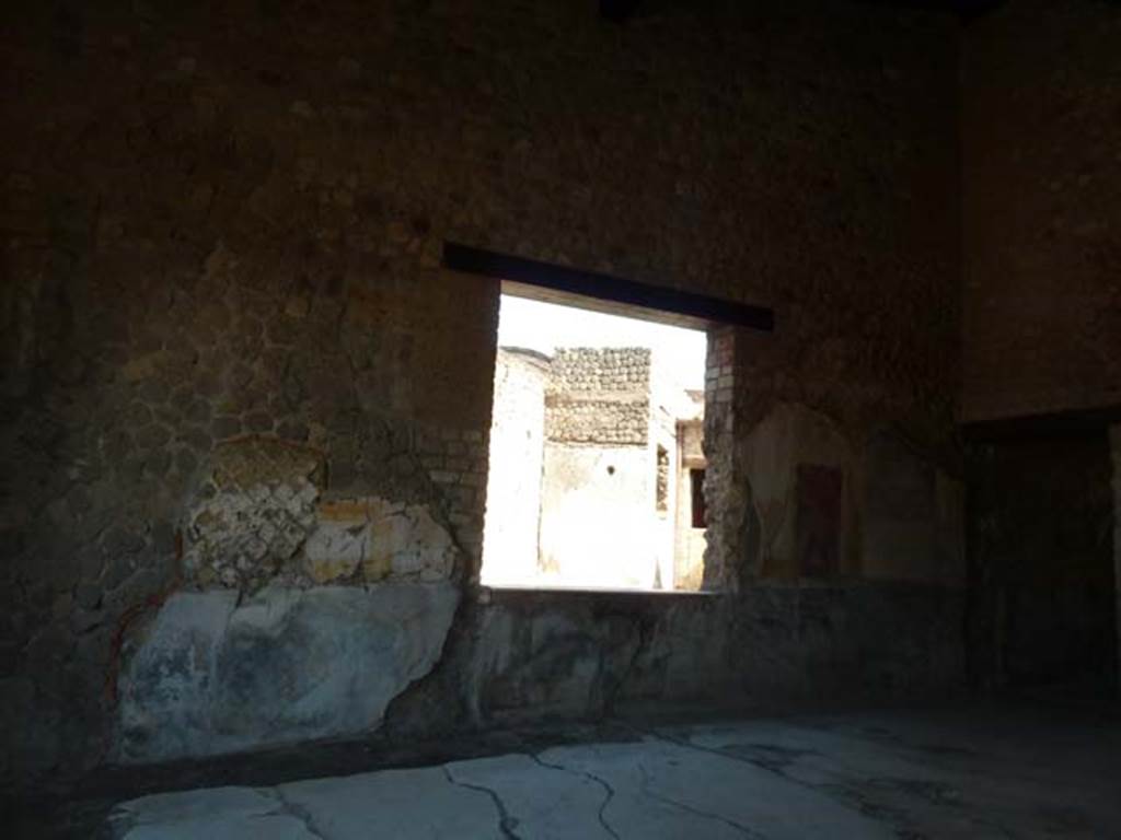 Villa San Marco, Stabiae, September 2015. Room 21, east wall with window overlooking garden 19.