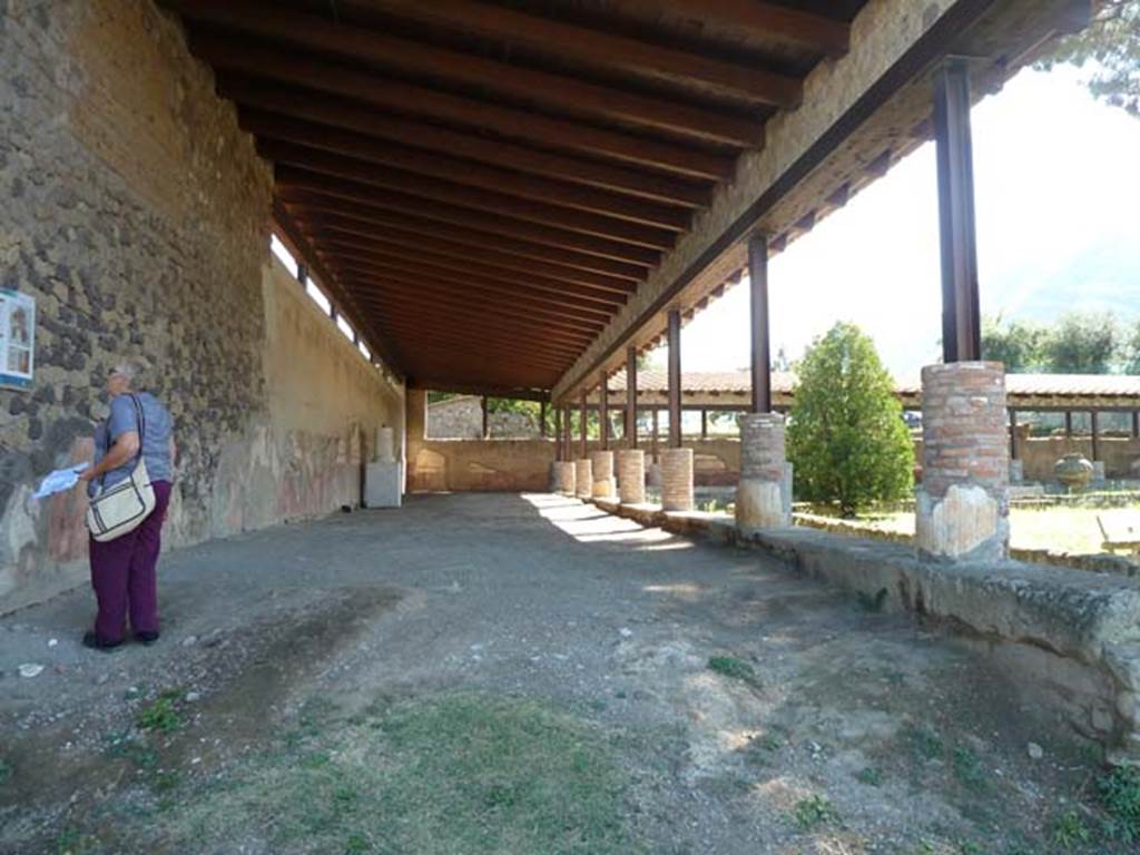 Villa San Marco, Stabiae, September 2015. Portico 2, looking south along east side.