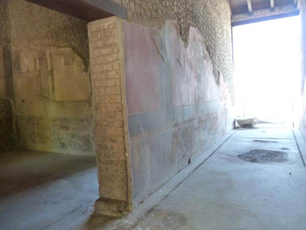 Villa San Marco, Stabiae, September 2015. Corridor 11, west wall with doorway to room 6.