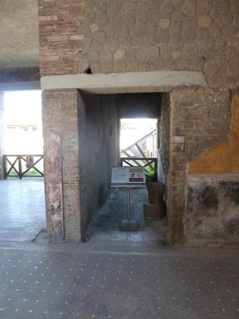 Villa San Marco, Stabiae, September 2015. Room 59a, doorway to corridor on the south side of the tablinum.