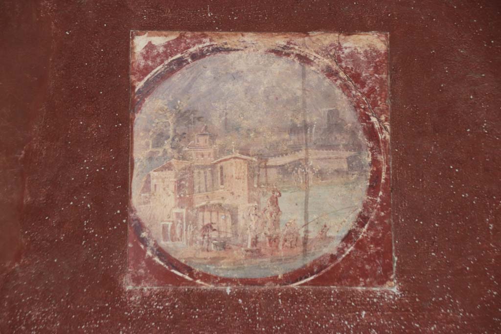Villa San Marco, Stabiae, September 2019. Room 20, reproduction of medallion from east wall, (to the right of the above painted panel.)
(original now in Naples Archaeological Museum, inventory number 9409C.)

