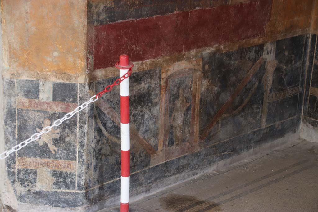 Villa San Marco, Stabiae, September 2019. Room 53, zoccolo at north end of alcove on east side. Photo courtesy of Klaus Heese.