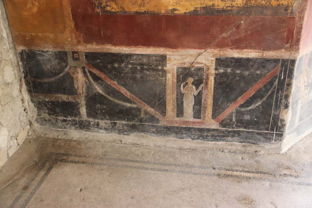 Villa San Marco, Stabiae, September 2019. Room 53, looking towards south end of alcove in east wall, detail of zoccolo. Photo courtesy of Klaus Heese.