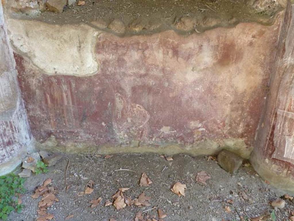 Villa San Marco, Stabiae, September 2015. Area 64, niche 8, detail of remains of painting of Diana and Acteon. Diana is the central figure, Acteon can just about be glimpsed to the right of the white mark at the top of the remaining plaster, on the right side of the photo.
