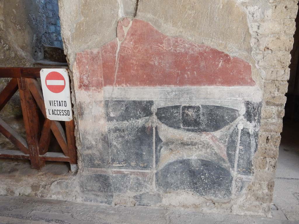 Villa San Marco, Stabiae, June 2019. Room 44, painted zoccolo on south wall between stairs 55, on left, and doorway to room 61, on right.
Photo courtesy of Buzz Ferebee.
