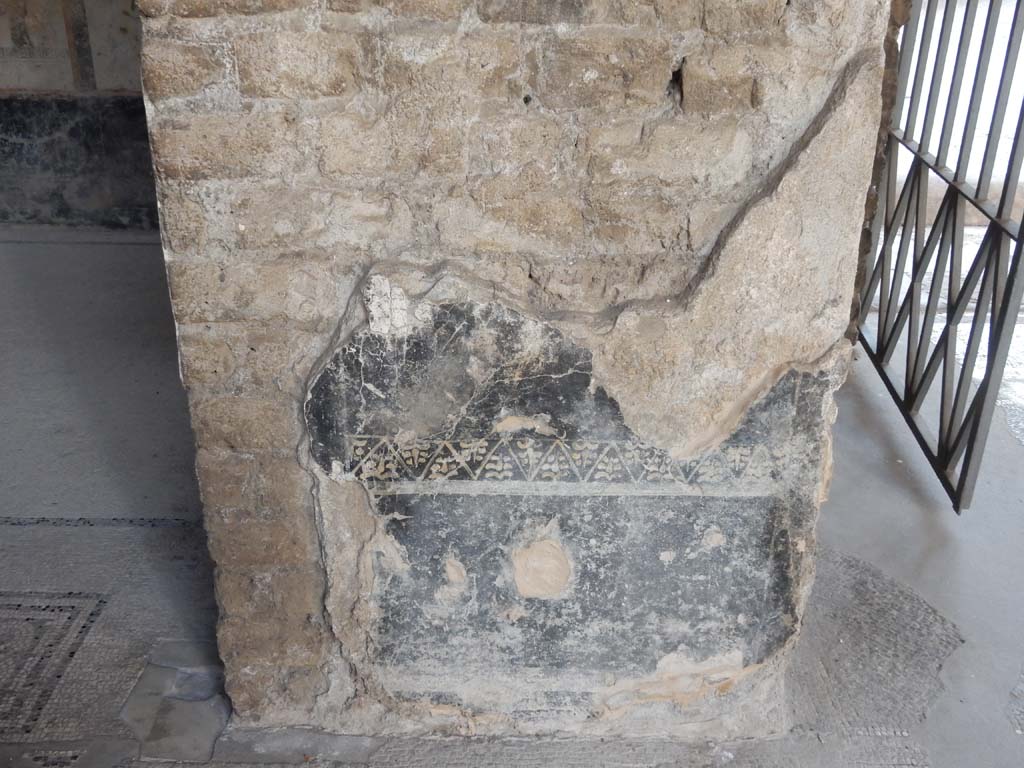 Villa San Marco, Stabiae, June 2019. Room 44, painted decoration on south wall between room 61, on left and entrance doorway, on right.
Photo courtesy of Buzz Ferebee.
