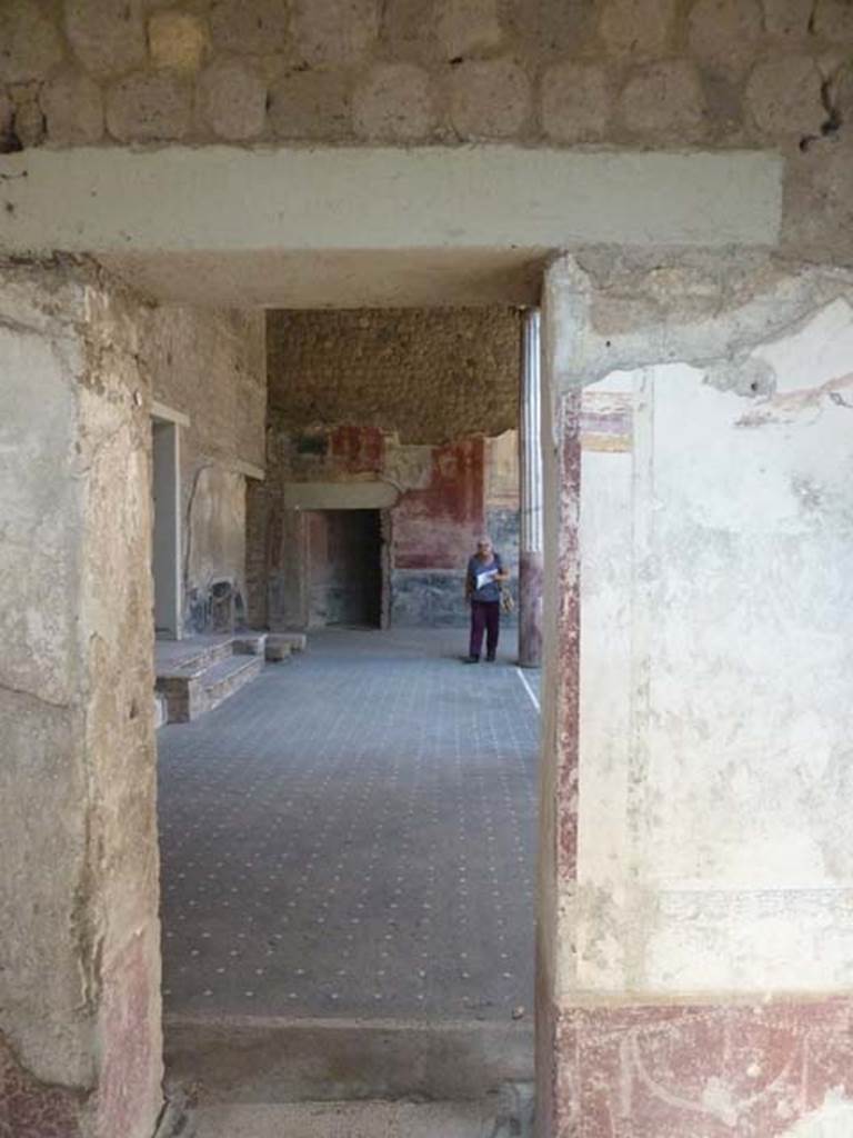 Villa San Marco, Stabiae, September 2015. Room 57, north wall with doorway to atrium.