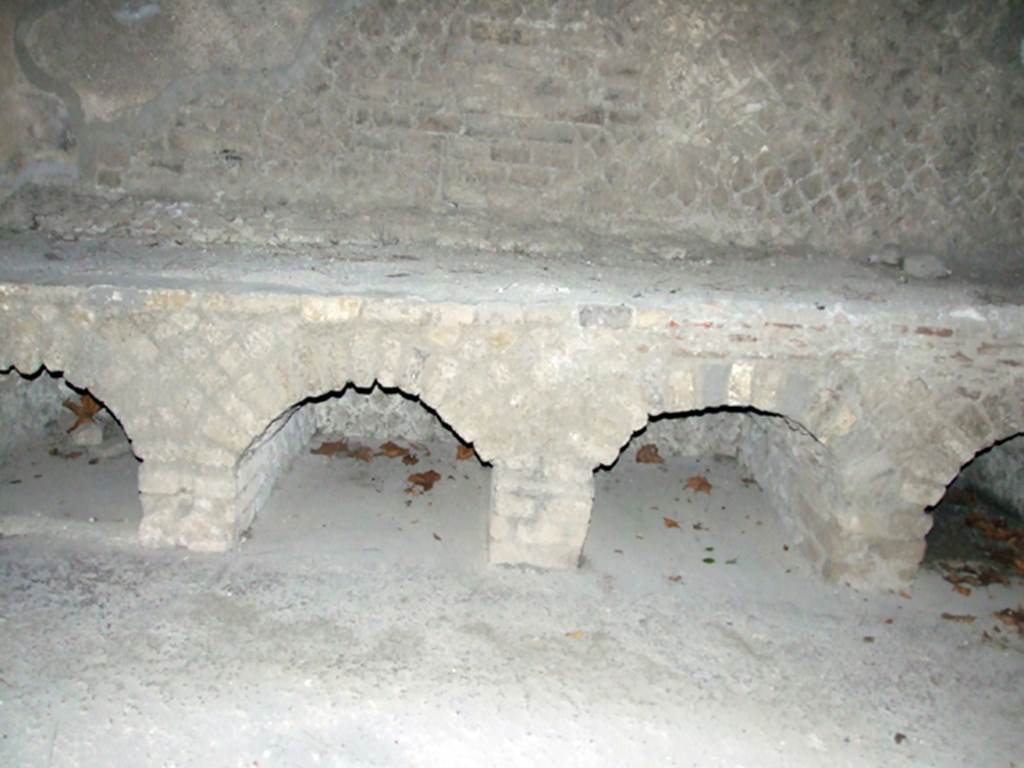 Castellammare di Stabia, Villa San Marco, December 2006. Room 26,kitchen. Looking north towards hearth resting on four arches for storage.
