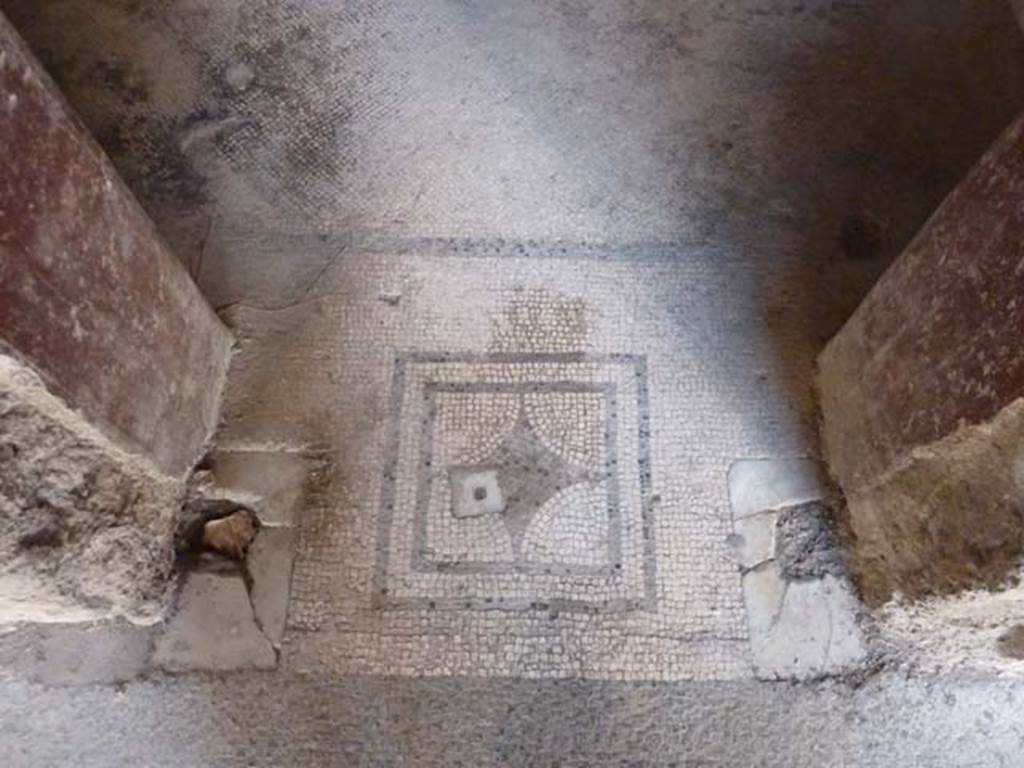 Villa San Marco, Stabiae, September 2015. Room 52, mosaic threshold of doorway.