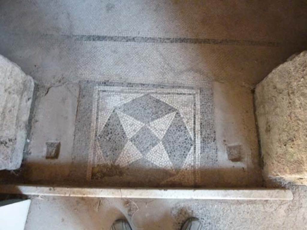 Villa San Marco, Stabiae, September 2015. Room 60, mosaic threshold in doorway.