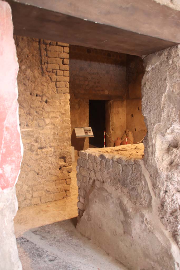 Villa San Marco, Stabiae, September 2019. Looking through doorway to room 26, the kitchen, in the south wall of corridor 32.
Photo courtesy of Klaus Heese.
