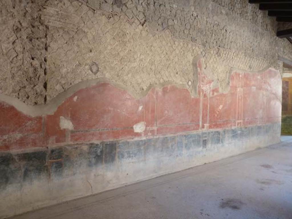 Villa San Marco, Stabiae, September 2015. Corridor 32, looking north along the west wall.