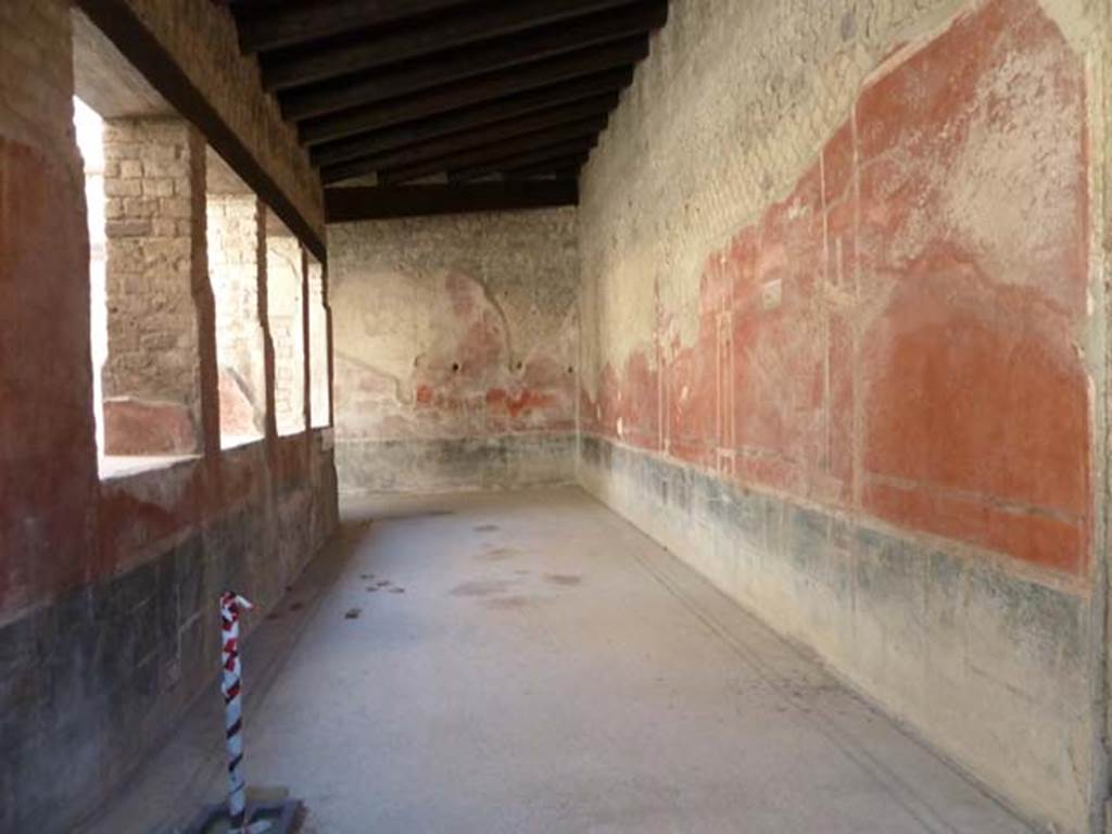 Villa San Marco, Stabiae, September 2015. Corridor 32, looking south-west from near the doorway to portico 20/5, on right.