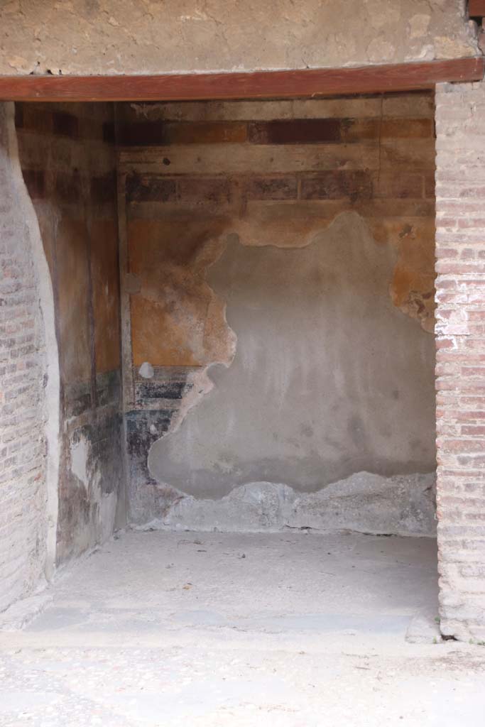 Villa of Mysteries, Pompeii. September 2021. 
Room 42, looking north-east in the apodyterium or changing room. Photo courtesy of Klaus Heese.
