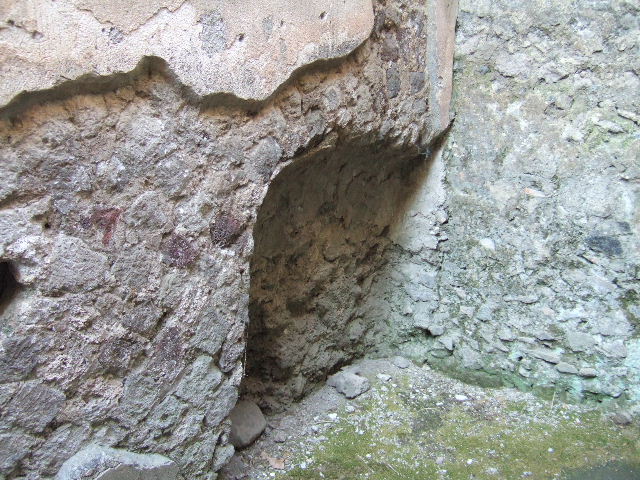 Villa of Mysteries, Pompeii. May 2010. Painted north wall of peristyle D, between doorways 28 and 29.  