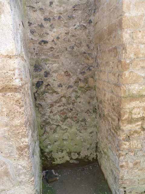 Villa of Mysteries, Pompeii. May 2010. Threshold or sill to rooms 48-9
