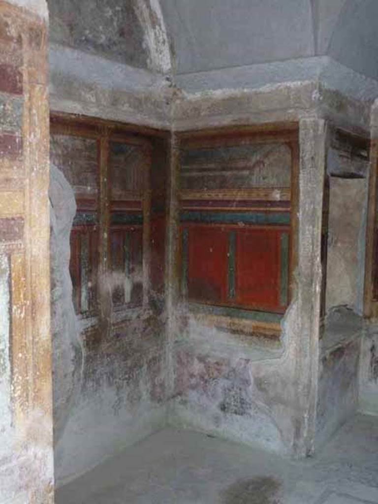 Villa of Mysteries, Pompeii. May 2010. Room 8, west wall and alcove, looking north.