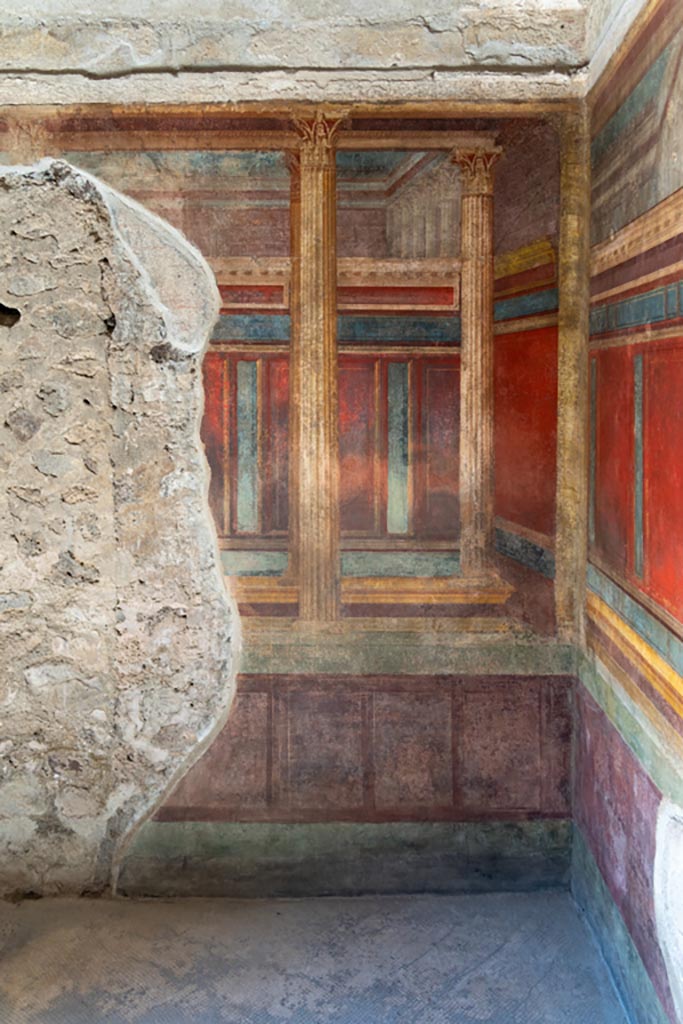 Villa of Mysteries, Pompeii. October 2023. 
Room 8, looking towards west wall and alcove. Photo courtesy of Johannes Eber.
