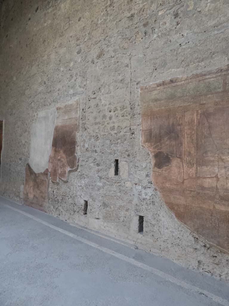 Villa of Mysteries, Pompeii. September 2017. Room 64, looking east along south wall of atrium.
Foto Annette Haug, ERC Grant 681269 DÉCOR.

