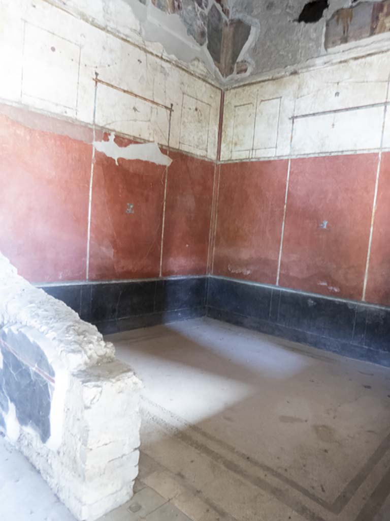 Villa of Mysteries, Pompeii. September 2017. Room 11, looking through doorway from room 12.
Foto Annette Haug, ERC Grant 681269 DÉCOR.
