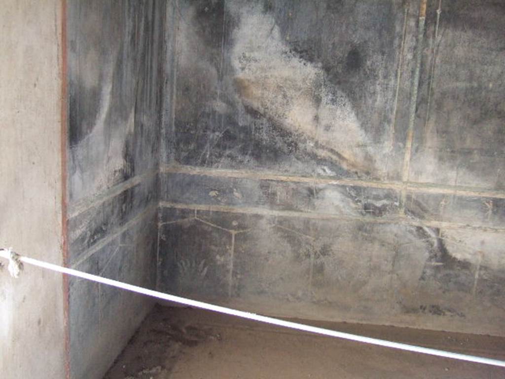 Villa of Mysteries, Pompeii. May 2006. Room 2, tablinum, west end of the north wall.