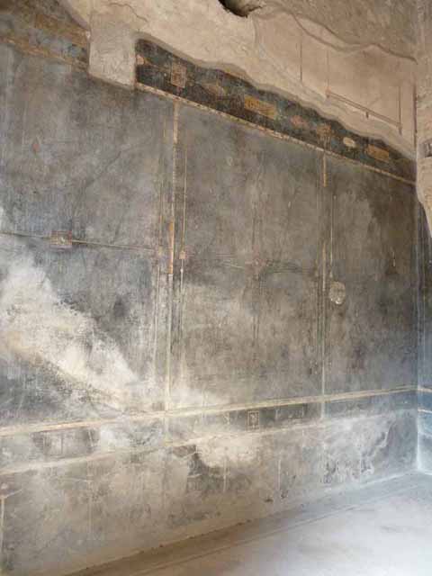 Villa of Mysteries, Pompeii. May 2006. Room 2,tablinum, north-east corner.