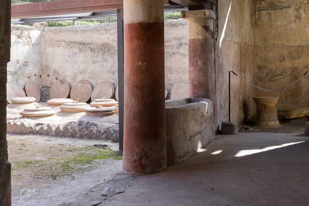 Villa Regina, Boscoreale. October 2021. 
Room I, trough between pillars in south-east corner near cistern area V. Photo courtesy of Johannes Eber.

