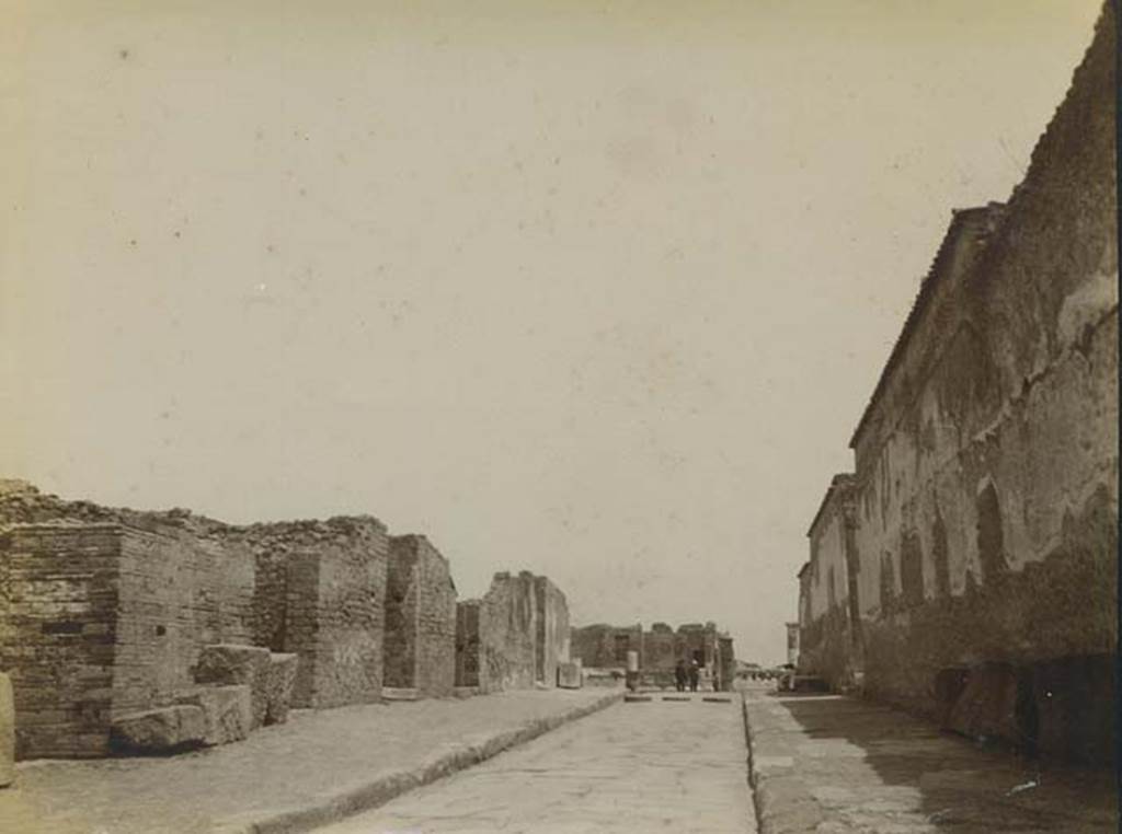 Via Marina, 1905. Looking east between VII.7, on left, and Basilica, on right. Photo courtesy of Rick Bauer.
