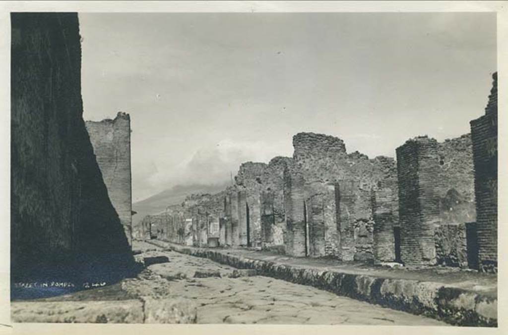 Via Stabiana, March 1939 during a stop on the SS Carinthia world cruise. Looking north towards IX.1 on east side of roadway, on fight. Photo courtesy of Rick Bauer.
