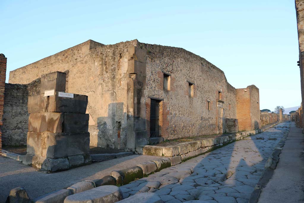 Via Stabiana, west side, December 2018. 
Looking north along VII.1, the east side of the Stabian Baths. Photo courtesy of Aude Durand.
