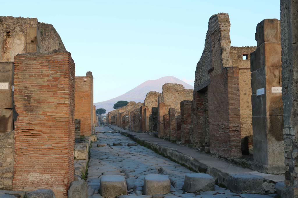 Via Stabiana, Pompeii. December 2018. 
Looking north from Holconius’ crossroads, between VII.1, on left, and IX.1, on right. Photo courtesy of Aude Durand.

