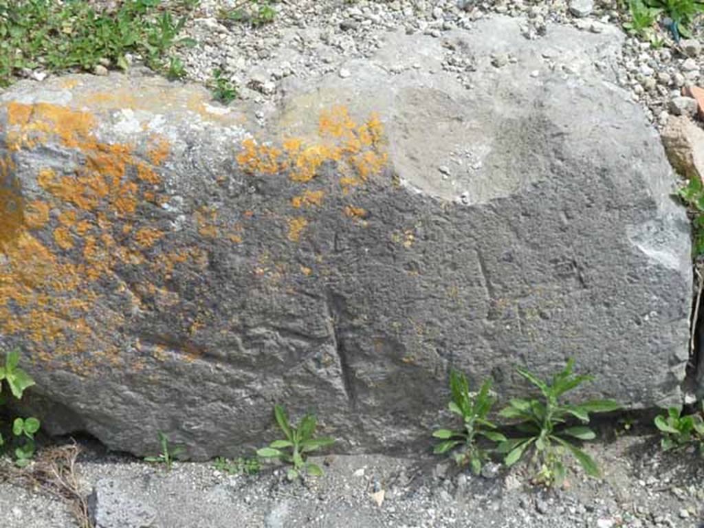 Via del Vesuvio, east side, May 2010. Mason’s marks on road edging.