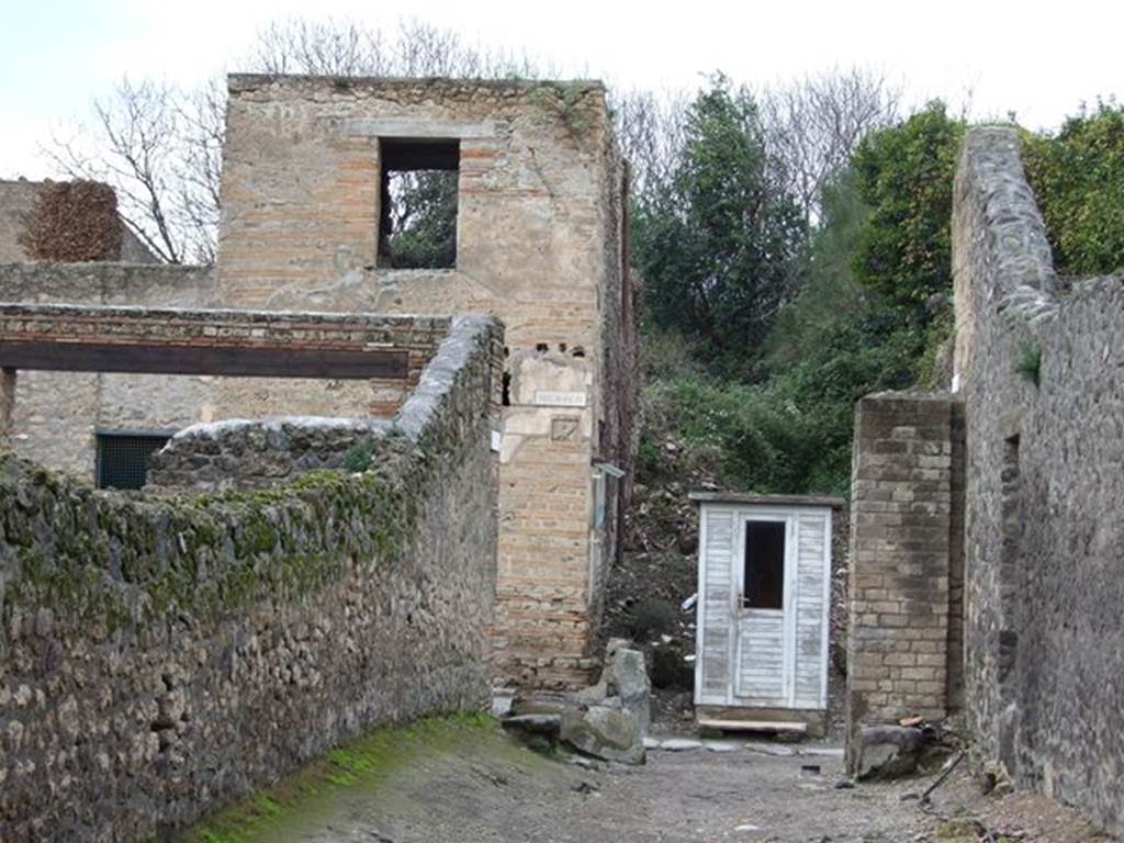 Vicolo di Octavius Quartio, between II.1 and II.2. December 2006. Looking north across Via dell’Abbondanza to unnamed vicolo between III.4 and III.5. 