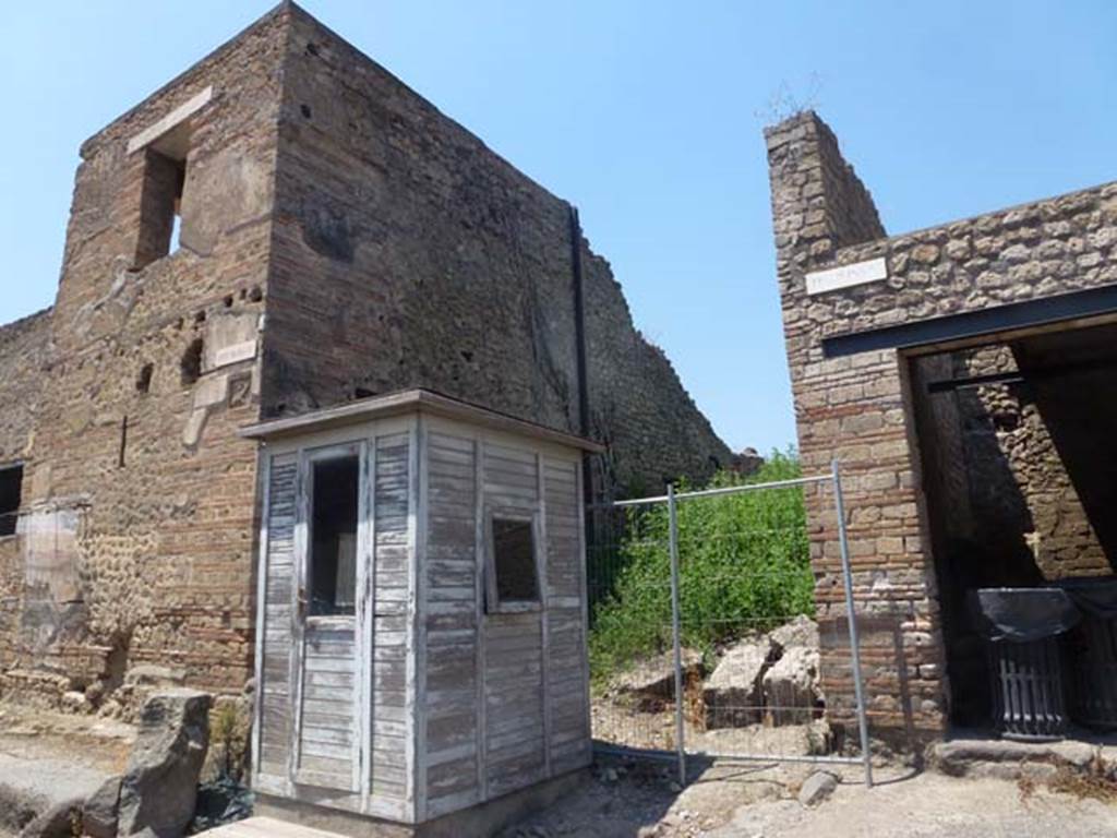 Unnamed vicolo between III.4 and III.5. June 2012.Looking north from Via dell’Abbondanza. 
Photo courtesy of Michael Binns.
