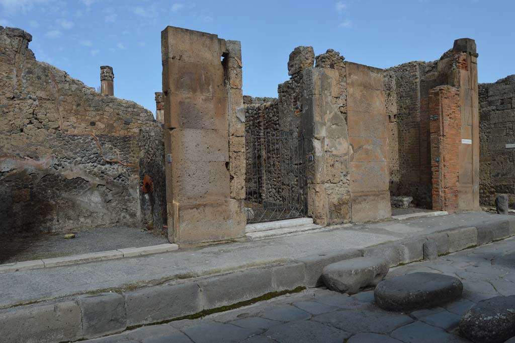 Via della Fortuna, north side, Pompeii. March 2018. Looking north-east towards VI.12.4, VI.12.5 in centre, and VI.12.6.
Foto Taylor Lauritsen, ERC Grant 681269 DCOR.
